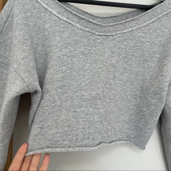 ALO Yoga Prima Off The Shoulder Pullover Dove Grey - Picture 6 of 9